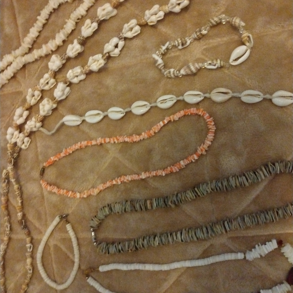 Authentic Vintage Shell Necklaces - Picture 3 of 16